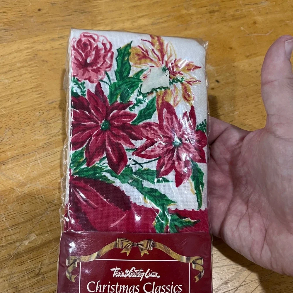 Vtg 1990 Town & Country Linen Christmas Classics Poinsettia Napkins Set of 4 NEW